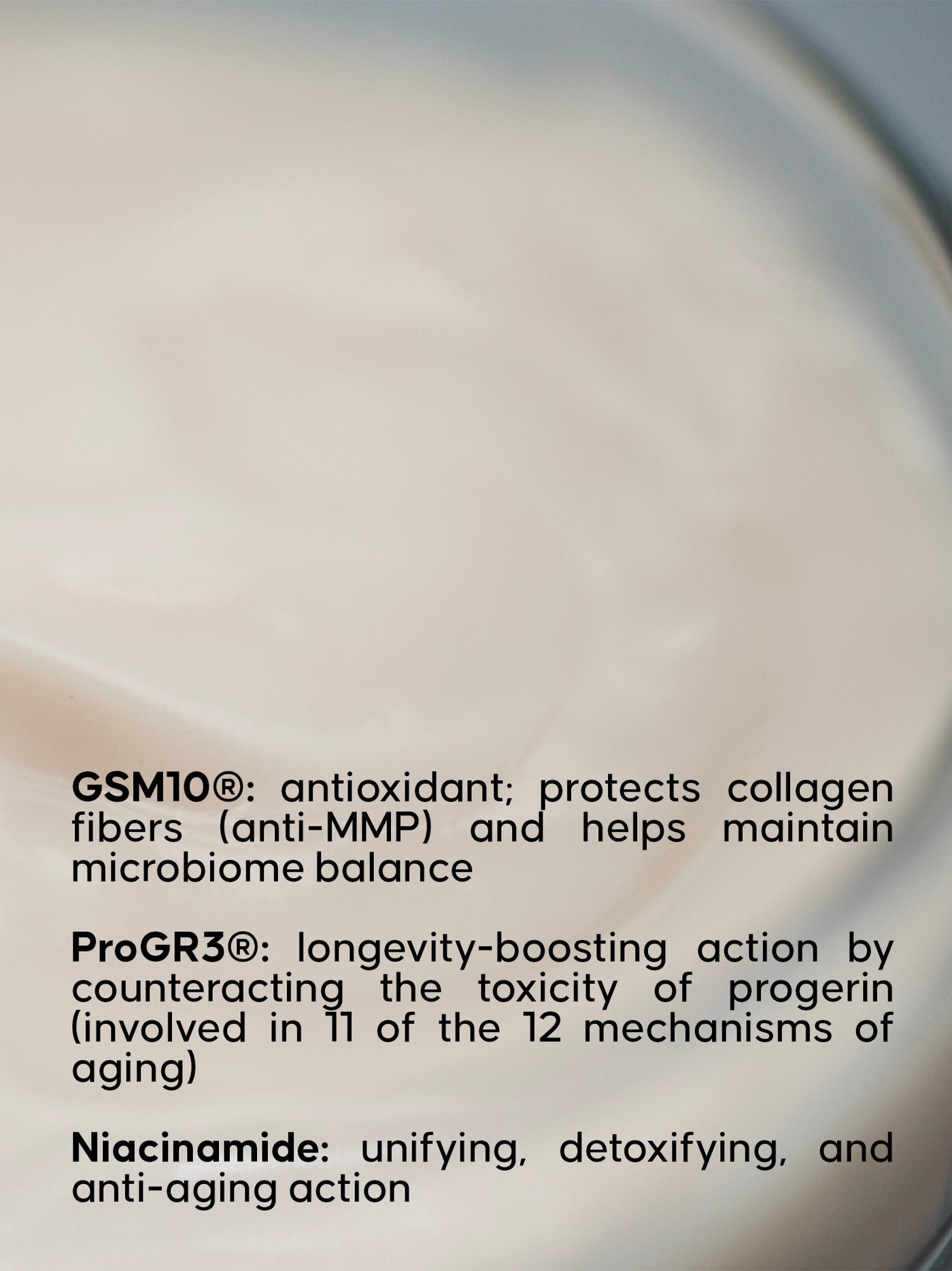 Texte détaillant les fonctions du GSM10, du ProGR3 et de la Niacinamide sur un arrière-plan flou 